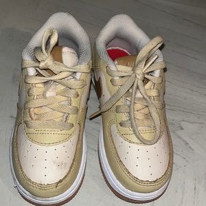 Worn toddler Nike Air Force one (No shoe box with shoe).